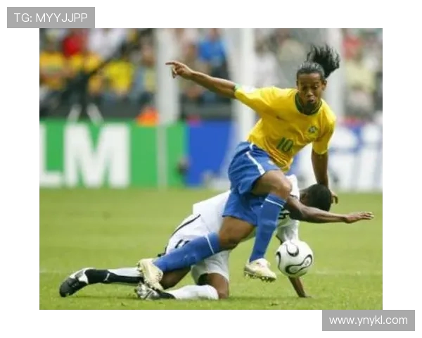 罗纳尔迪尼奥：足球场上的魔术师与传奇球技的完美演绎