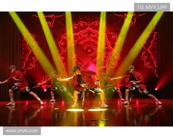 街舞战术解析：西安街舞队的边路渗透与团队协作策略探讨