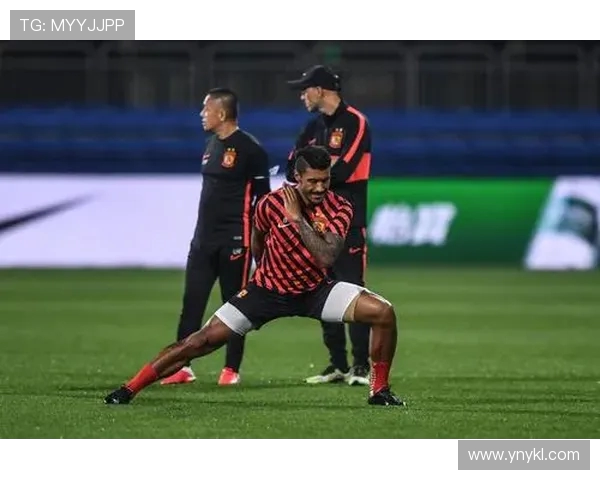 赛后分析：杭州足球队与北京足球队的团队协作表现与战术探讨