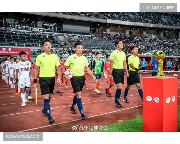 扬州主场鏖战盐城双方激烈对攻展现江淮足球巅峰对决 扬州主场鏖战盐城双方激烈对攻展现江淮足球巅峰对决